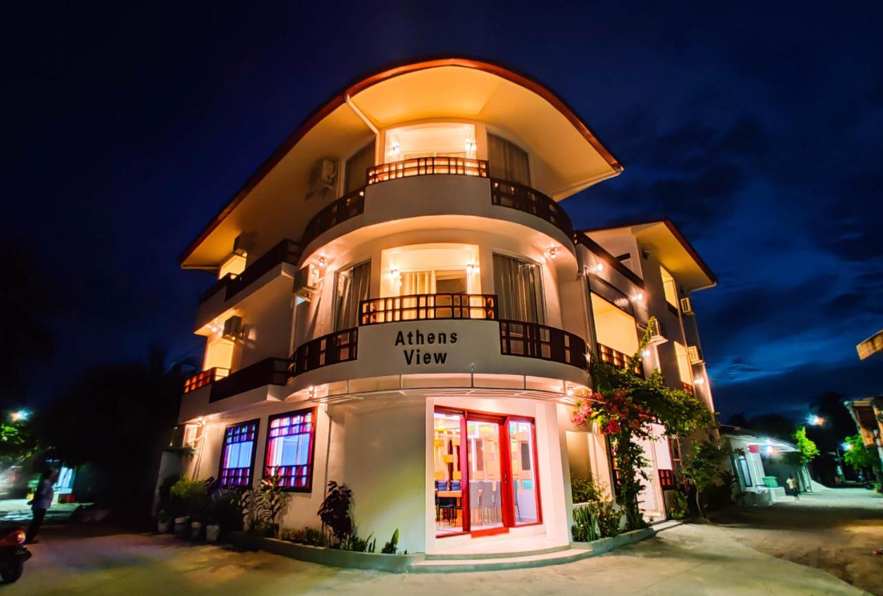 Located in Guraidhoo, a few steps from the beach, Athens View Hotel provides accommodation with a shared lounge, a terrace and a restaurant.