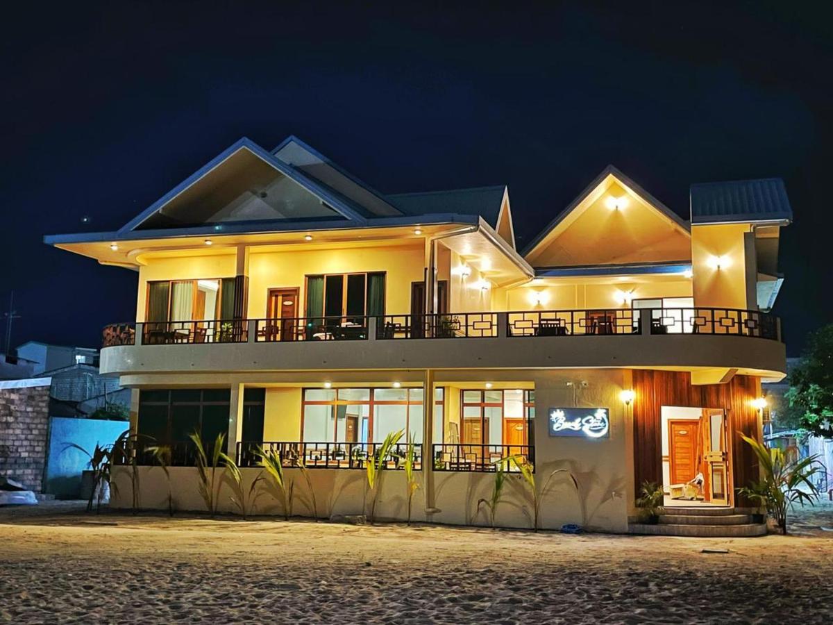 Embrace the laid-back charm of Beach Stone. This bed and breakfast offers cozy rooms and a warm, welcoming atmosphere.