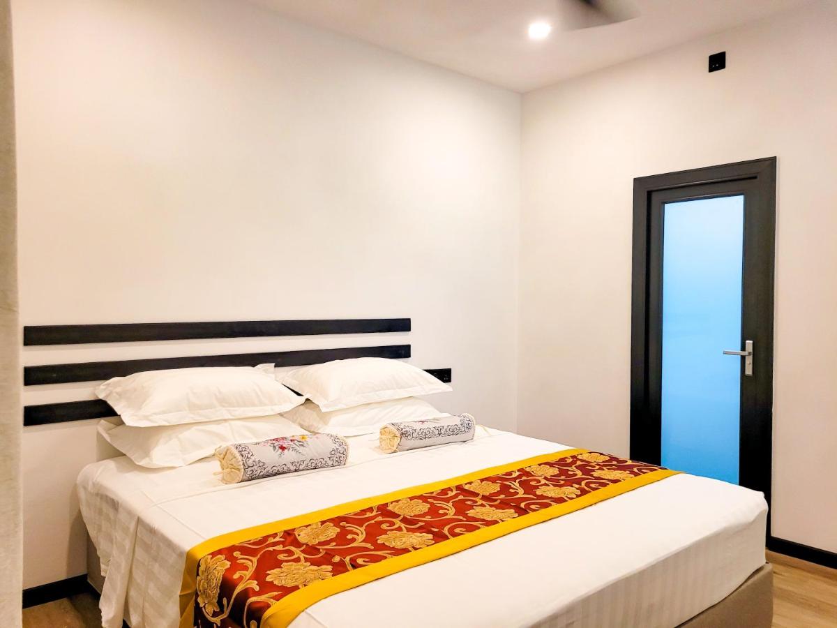 Belvedere Thoddoo offers express check-in and check-out, soundproof rooms, a private beach area, free WiFi and an open-air bath.