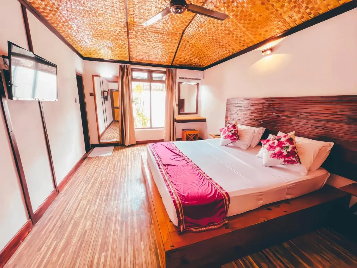 Comprising a private beach area and water sports facilities, Bougan Villea Retreat is a recently renovated accommodation in Bodufolhudhoo set close to Bodufolhudhoo Island Beach.