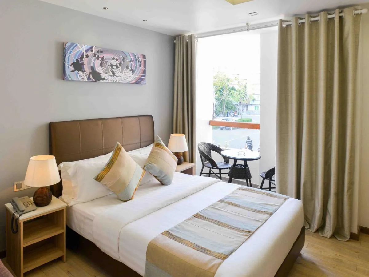 Discover comfort and affordability at Coconut Tree Hulhumalé. This hotel boasts convenient access to Hulhumalé's beaches and vibrant atmosphere.