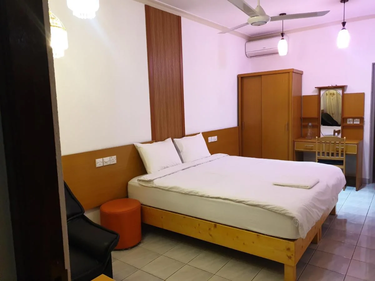 Fuvahmulah Inn is offering accommodation in Fuvahmulah. With free WiFi, this 3-star hotel has a garden and a restaurant.