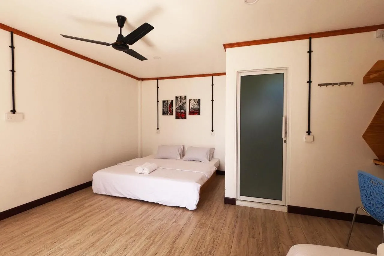 Immerse yourself in island life with a touch of luxury at Hiraeth Island Home. This modern guest house offers stylish rooms with balconies, some with stunning ocean views.
