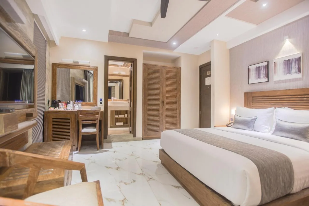 Escape the city buzz and unwind at Samann Grand. This hotel offers a serene atmosphere just steps away from the beach, perfect for those seeking a relaxed Malé experience.