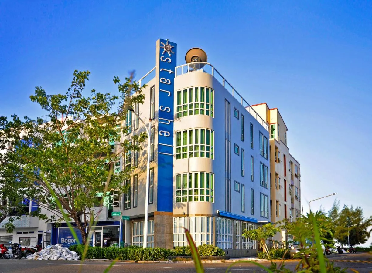 Hotel Starshell boasts convenient access to Hulhumalé's beaches and vibrant atmosphere. Explore the nearby shops and cafes, or unwind by the pool with a refreshing drink.