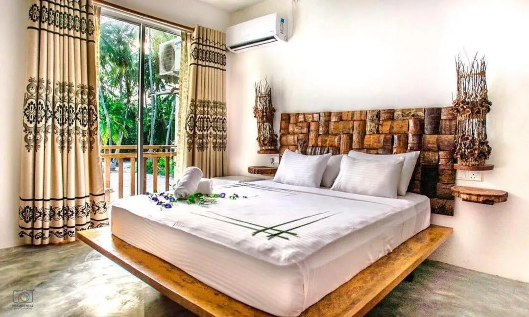 Facing the seafront in Fulidhoo, Island Break features a private beach area and a garden.