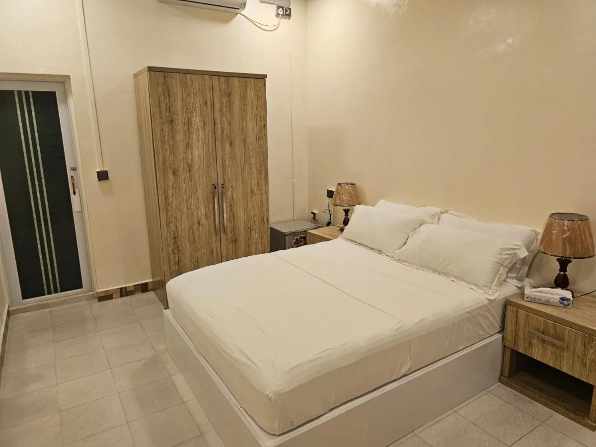 Island Luxury Fehendhoo features a private beach area. With a garden, the 2-star hotel has air-conditioned rooms with free WiFi, each with a private bathroom.