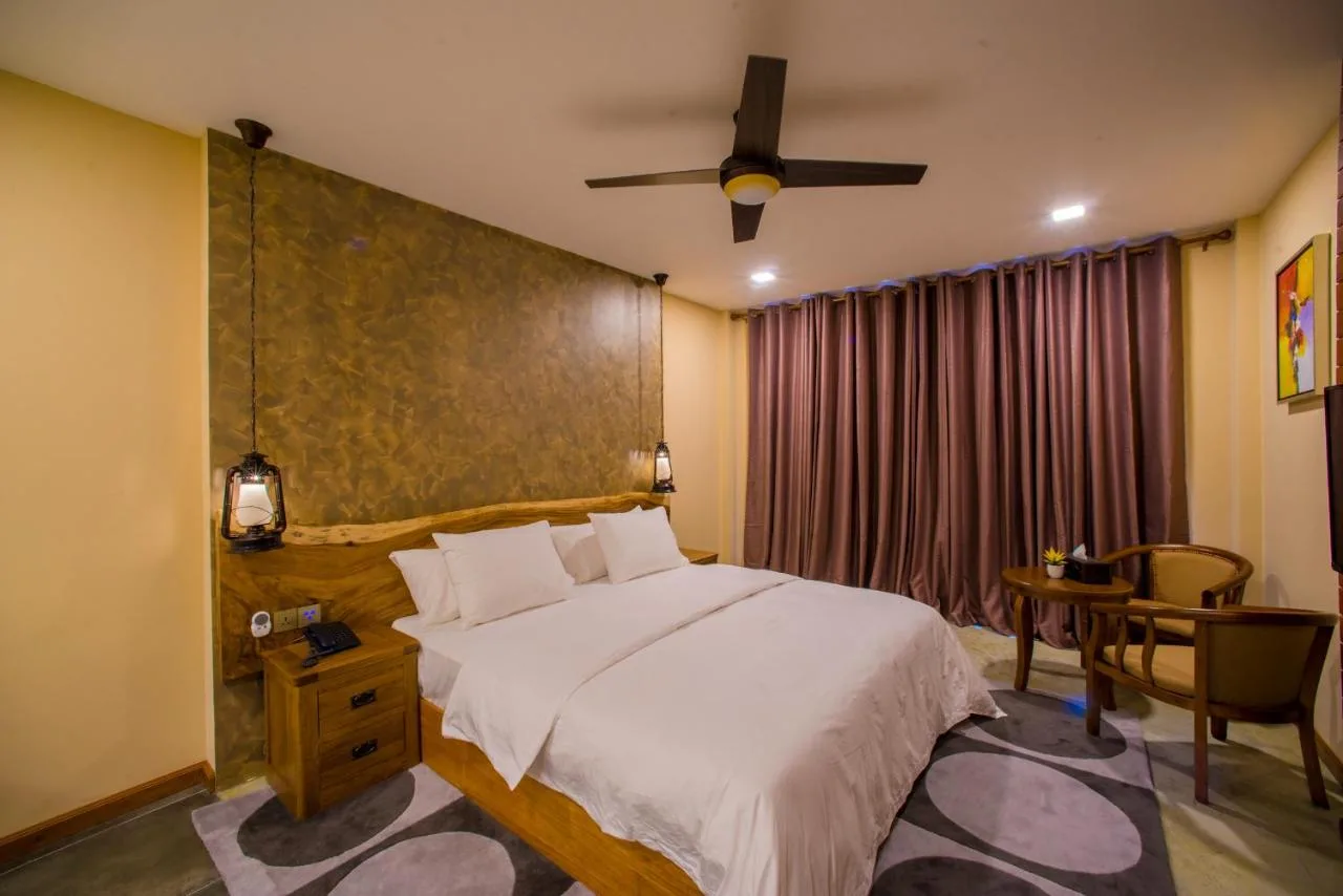 Facing the beachfront, Kiha Beach offers 4-star accommodation in Dharavandhoo and features free bikes, outdoor swimming pool and garden.