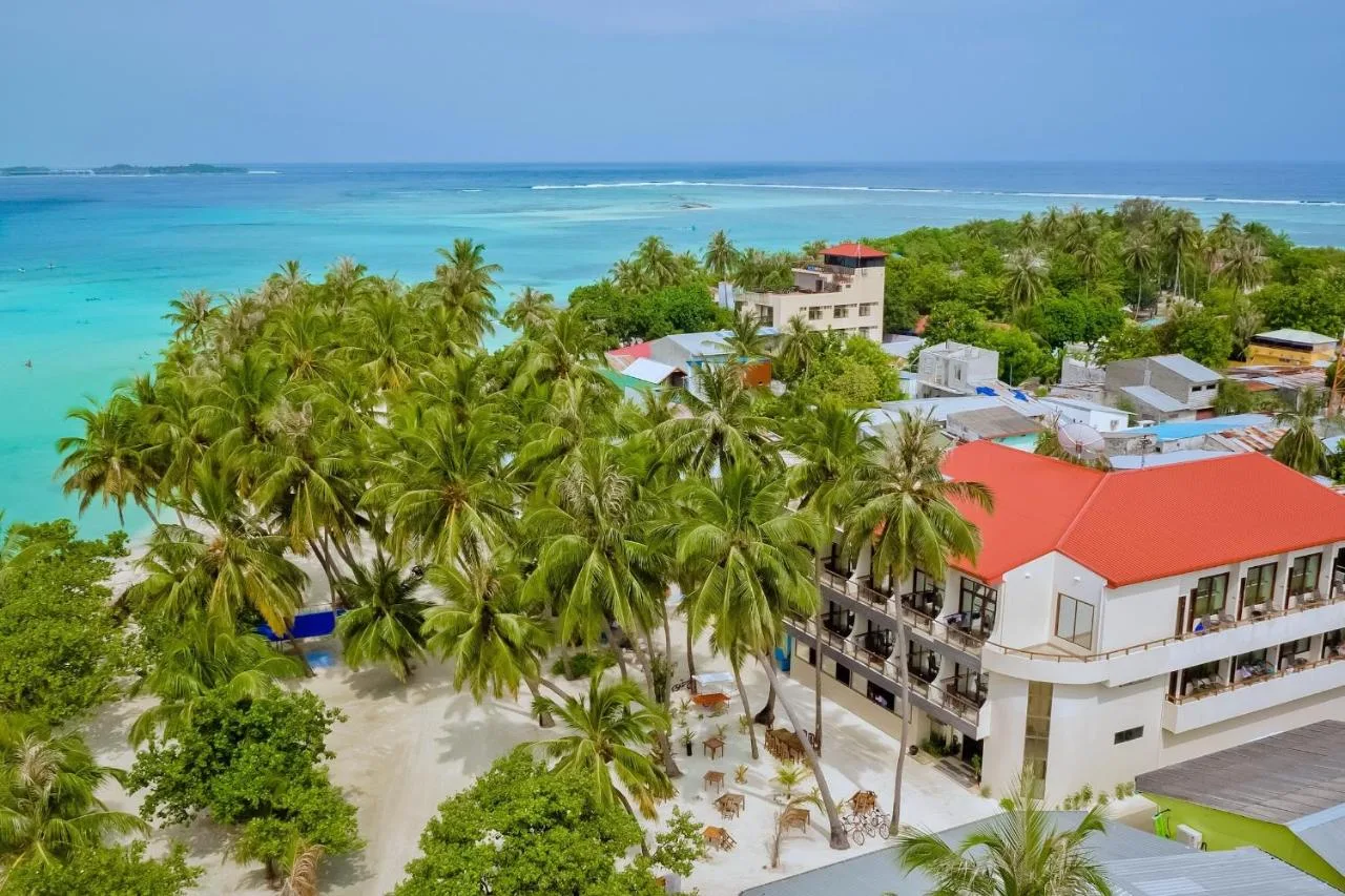 Featuring an outdoor swimming pool, soothing spa treatments and an in-house restaurant, Kaani Village & Spa is placed in the heart of Maafushi Island.
