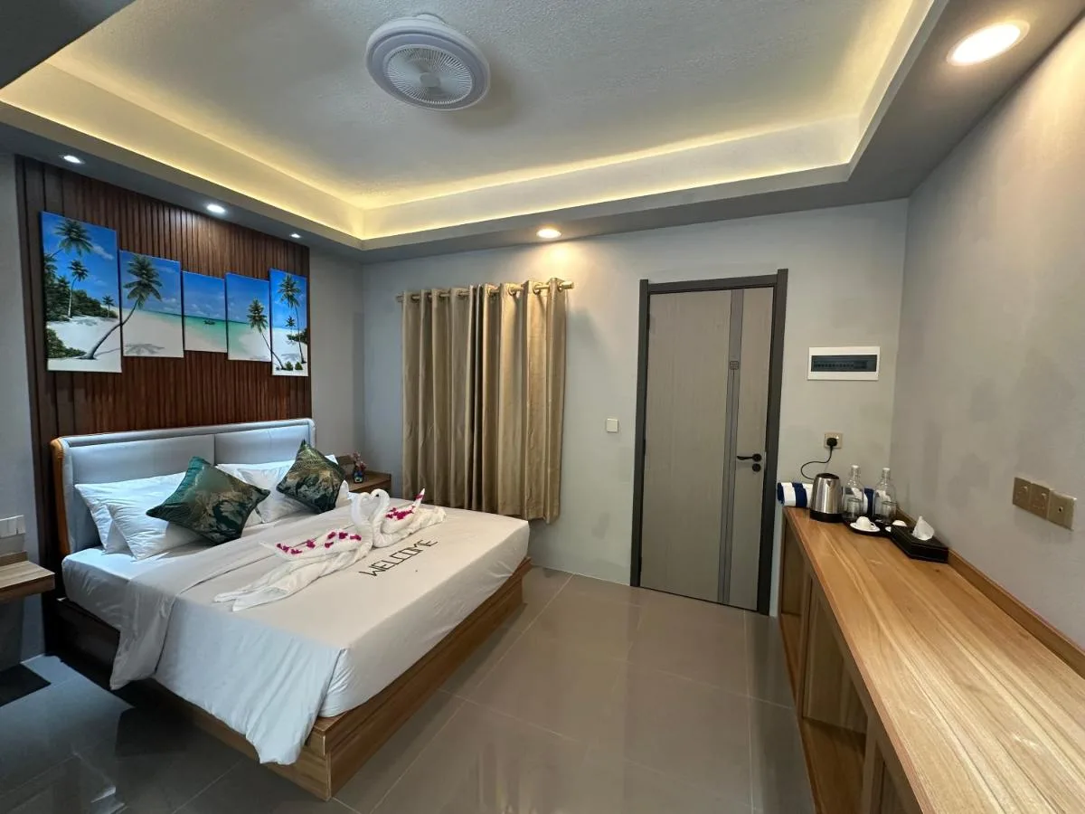 La Pearl Mathiveri offers cozy rooms with modern amenities, located close to the stingray beach. Offers a restaurant and a tour desk.