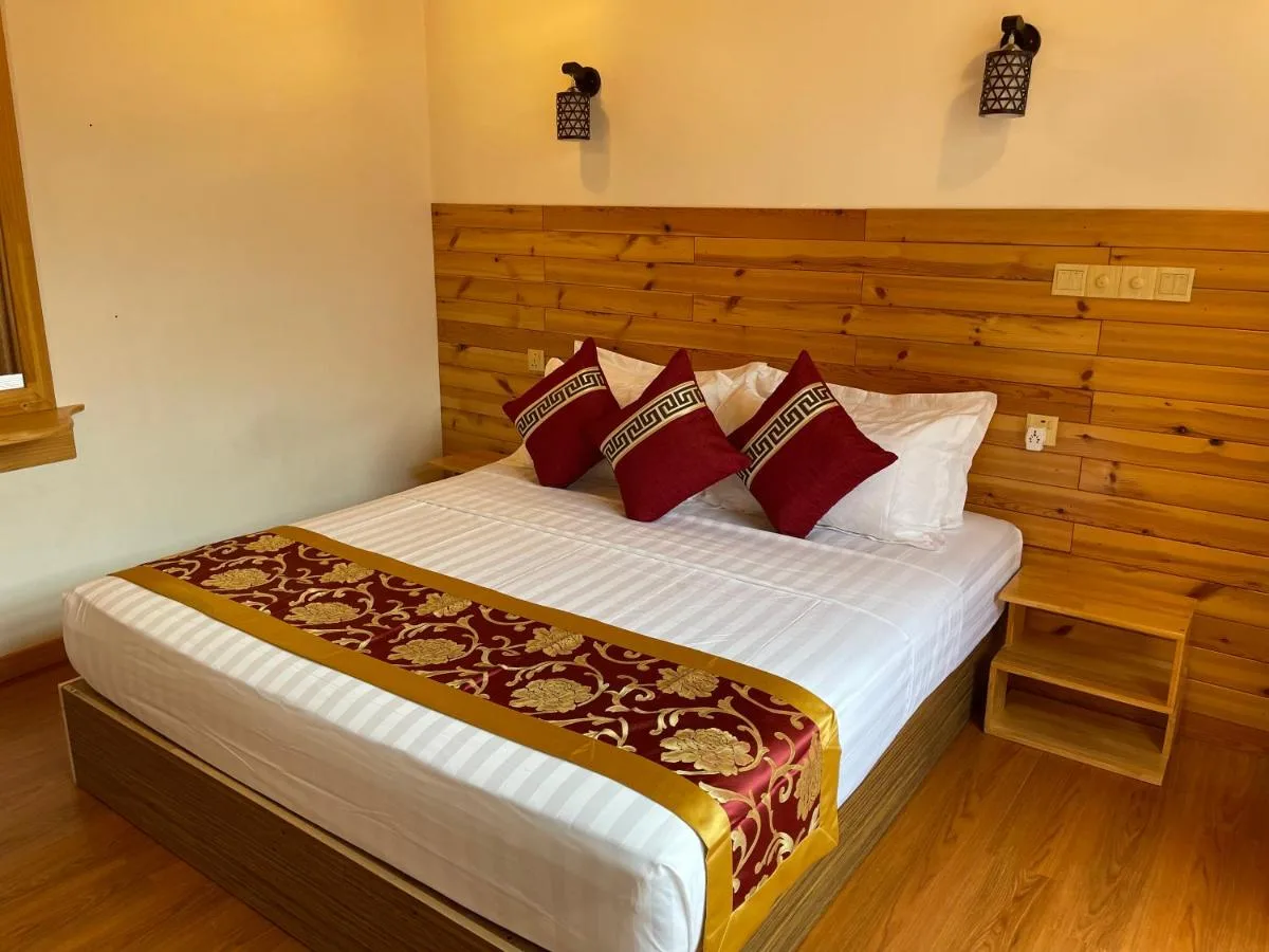 Discover affordability and comfort at New Breeze Thoddoo Inn. This guest house offers clean rooms, a relaxed atmosphere, and easy access to the island's shops and restaurants.