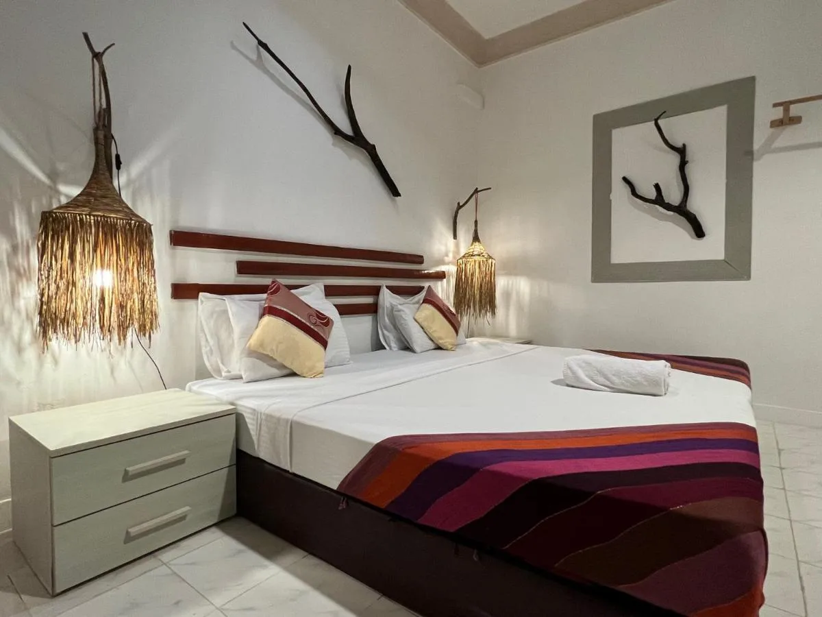 Located in Thulusdhoo, within 2.9 km of Gasfinolhu Beach, Ocean Cottage Maldives offers accommodation with air conditioning.