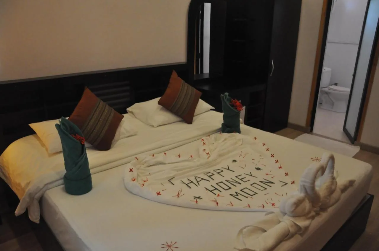 Rasdhoo Coralville is located on Rasdhu Atoll, just a minute’s walk from a private beach. It houses a restaurant and offers complimentary WiFi access.