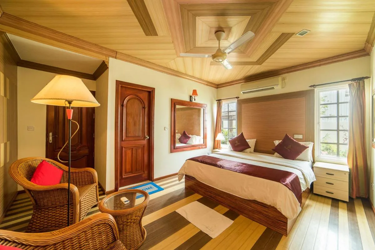 Located on Gan Island in the Laamu Atoll, Reveries Maldives offers a relaxing getaway amidst untouched coral reefs and white sandy beaches.