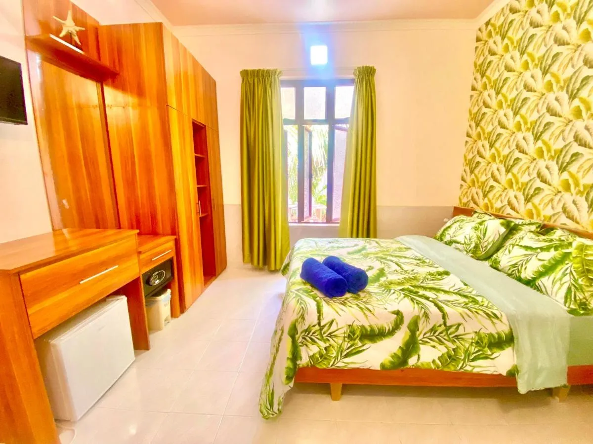 Sands Inn Mathiveri, a friendly guest house with comfortable rooms, a garden, and easy access to the beach.