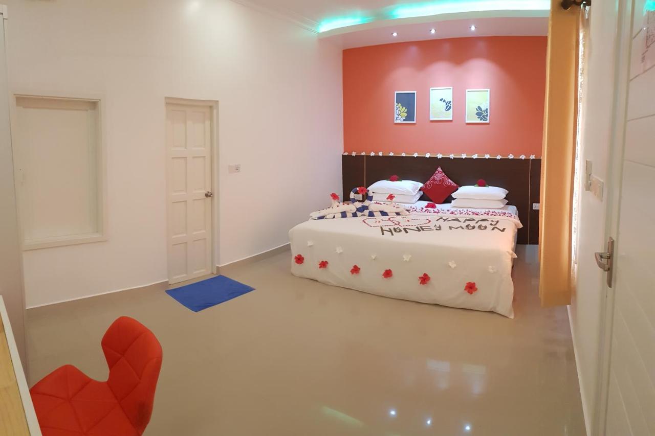Nestled amidst lush greenery, Kuri Inn offers a peaceful escape. This guesthouse provides comfortable rooms and a chance to experience the serenity of Omadhoo.