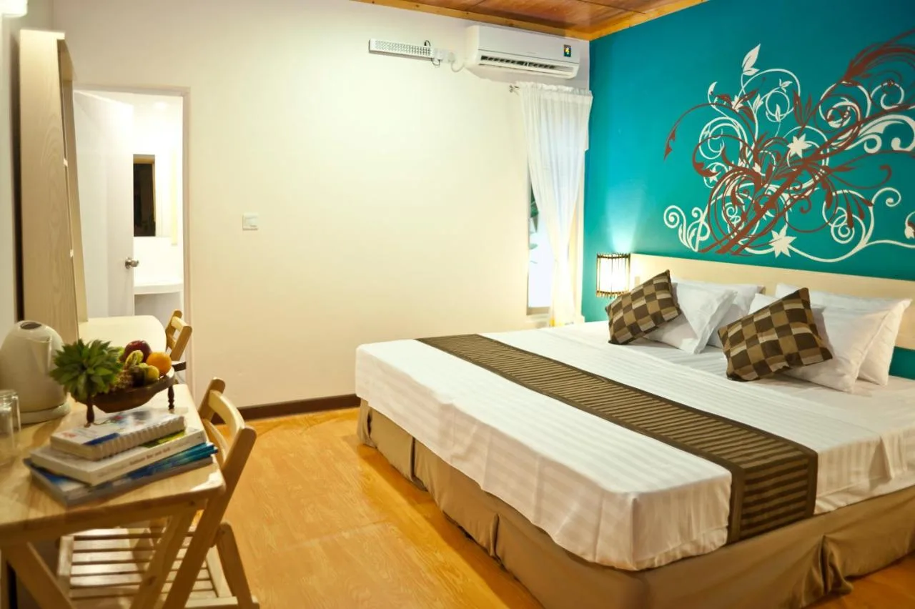 Discover a taste of Maldivian tradition at Stingray Beach Inn. This family-run guest house offers comfortable rooms, a warm atmosphere, and delicious local cuisine.