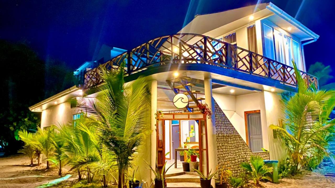 Experience beachfront bliss at String Wave Maldives. This property offers comfortable rooms with stunning ocean views and a 24-hour front desk for assistance.
