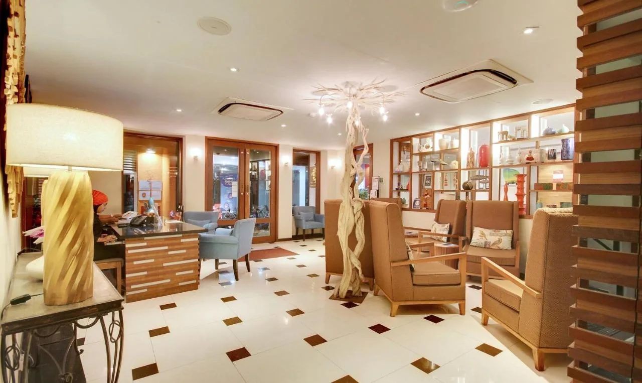 Somerset Hotel is a stylish hotel with comfortable rooms, a restaurant, and close proximity to major attractions.