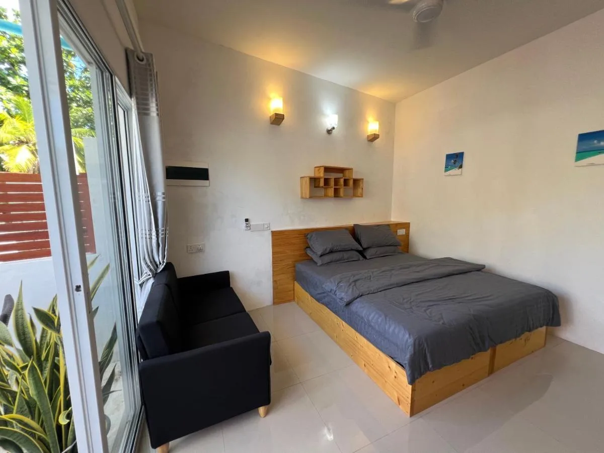 The Wave Dhigurah offers air-conditioned accommodation with a balcony. There is a private entrance at the guest house for the convenience of those who stay.