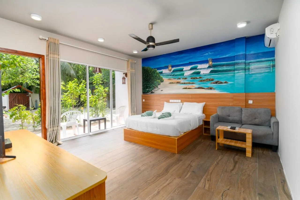 Ukulhas Villa Ocean View Hotel & Spa is set 70 metres from Ukulhas Beach. With free WiFi, this 3-star hotel has a garden and a bar.