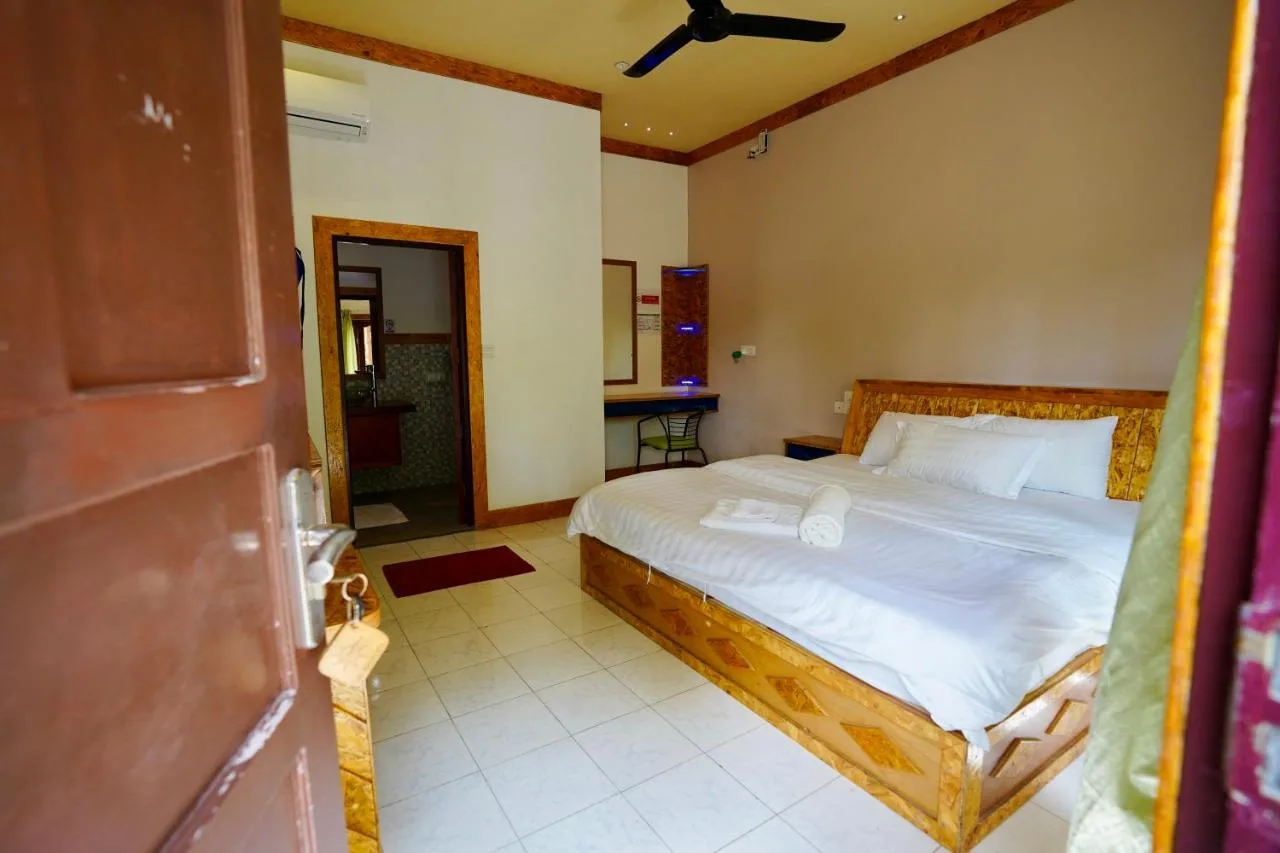 Experience the charm of Mathiveri at Veli Beach Inn. This guest house offers comfortable rooms, a relaxed atmosphere, and easy access to the island's shops and restaurants.