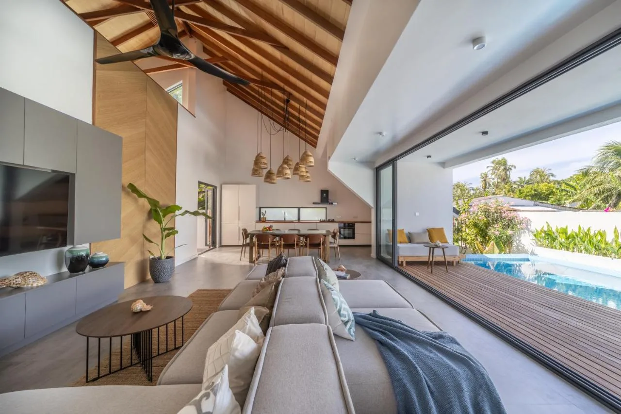 The spacious villa is fitted with 3 bedrooms, 3 bathrooms, bed linen, towels, a flat-screen TV with streaming services, a fully equipped kitchen, and a terrace with pool views.