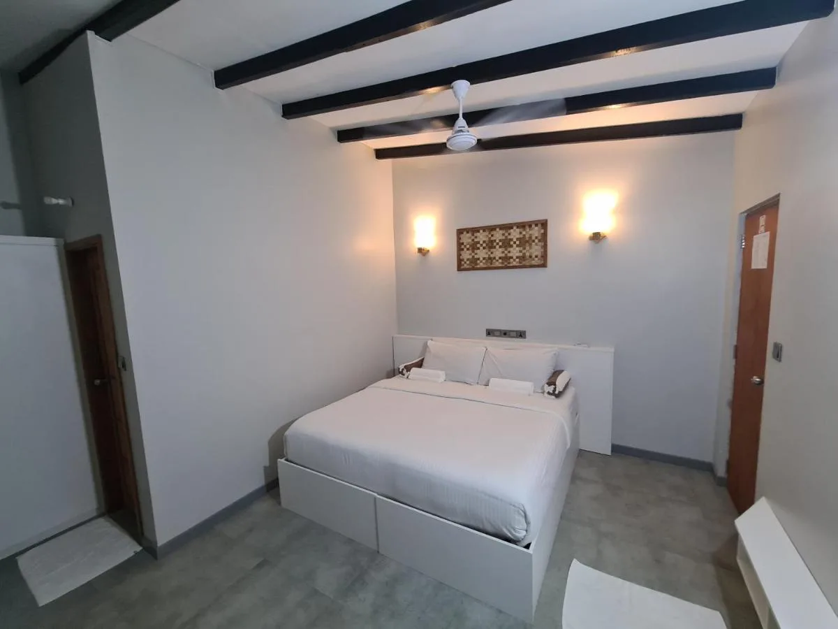 Dhooni Finolhu Guesthouse offers accommodation with a private beach area and a terrace, around a few steps from Bikini Beach.